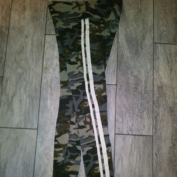 Cotton On Camo Leggings - Picture 2 of 3